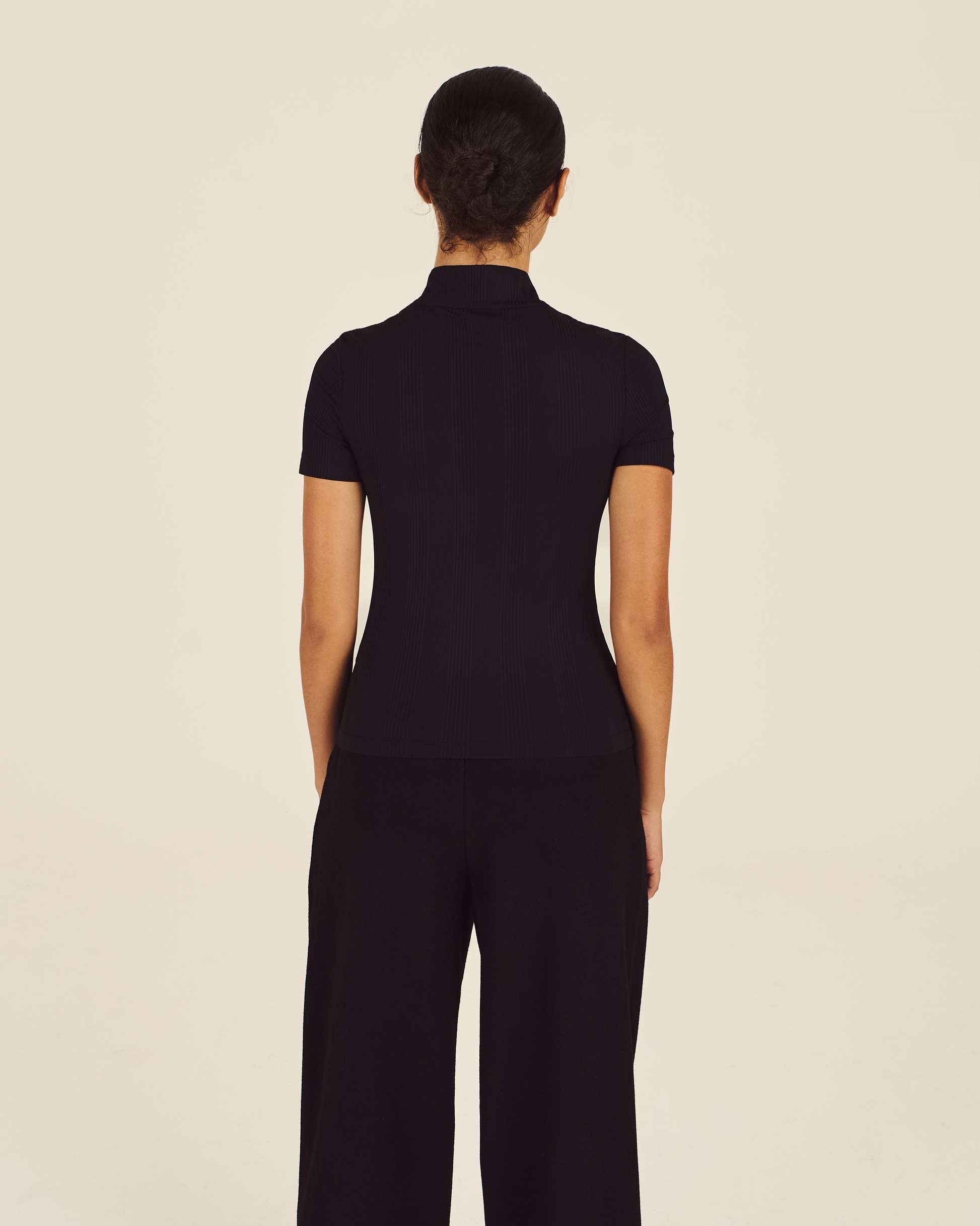 ISABELLA MOCKNECK